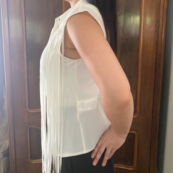 Designer Rinascimento Warm White Blouse, Fringed Front, Made in Italy. - Picture 2 of 16
